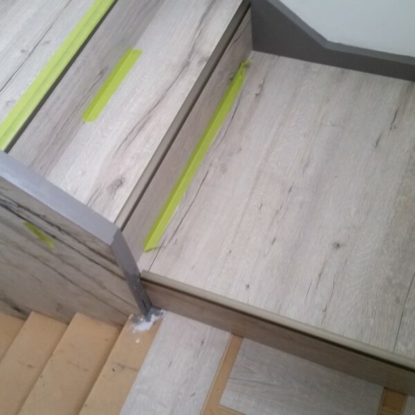 Pokládka podlahy + obložení schodiště