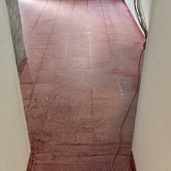 Oprava epoxidové podlahy v komerční kuchyni
