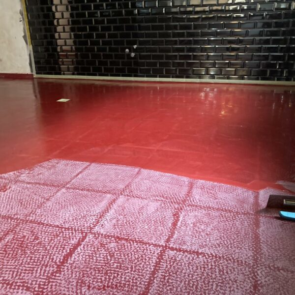Oprava epoxidové podlahy v komerční kuchyni